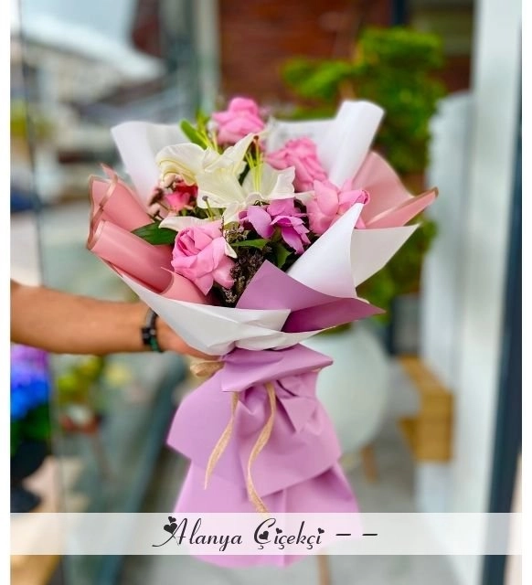 Lilyum Gül Buketi