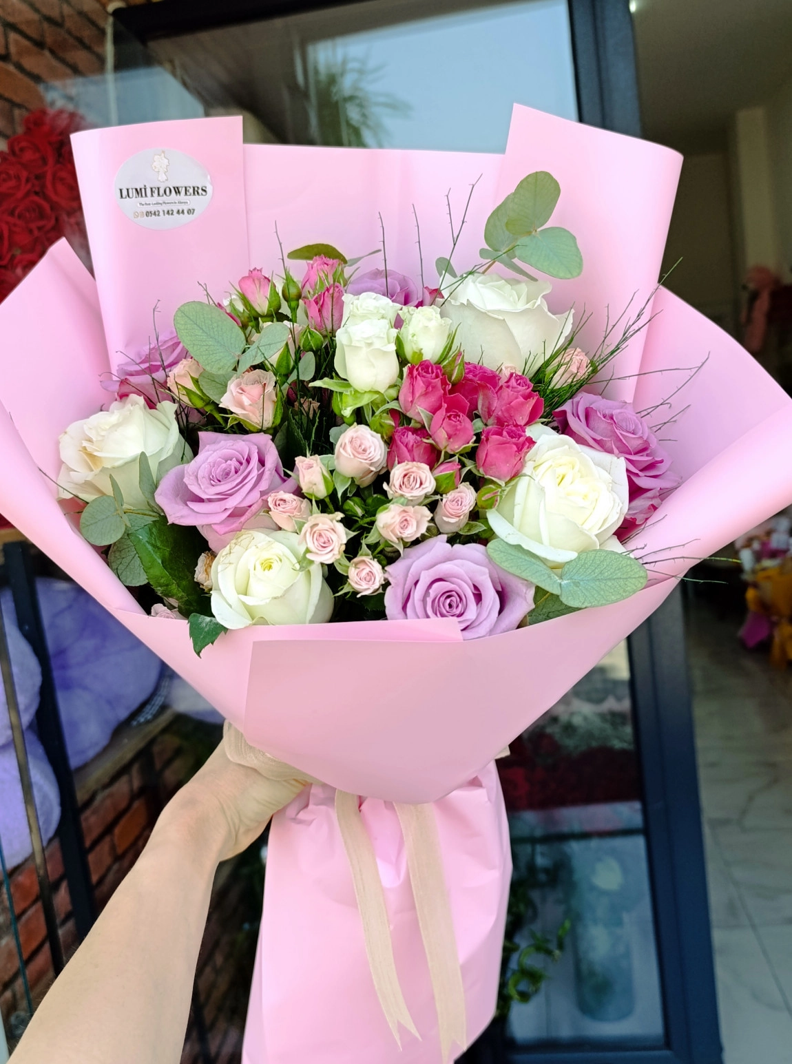 Lumi Blush Roses