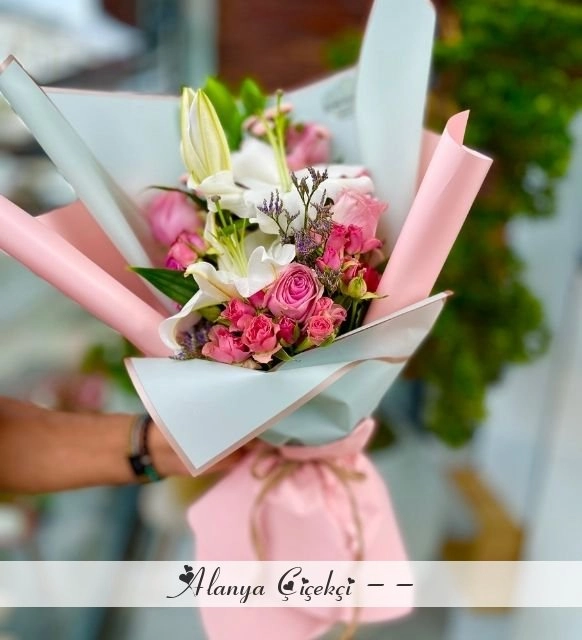 Lumi Peony, Roses & Lily