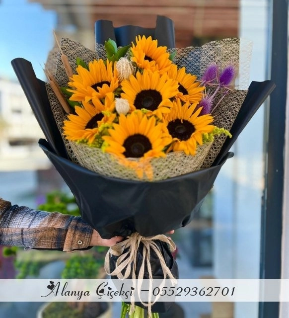 Modern Ayçiçeği Buketi