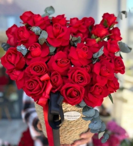 Hasır Sepette Kırmızı Güller