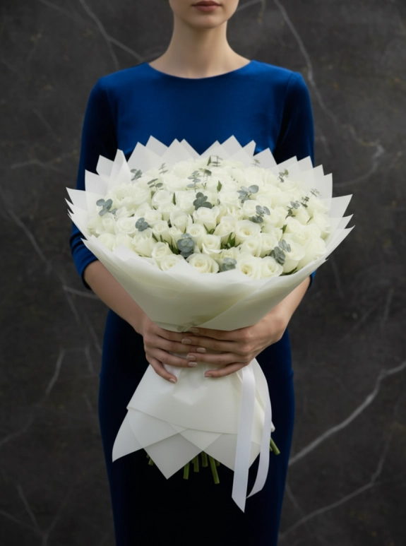 Ivory Elegance Grand Bouquet