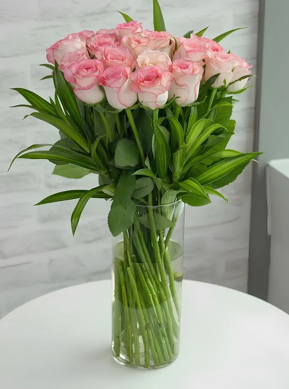 Lumi 18 Pink Roses Vase