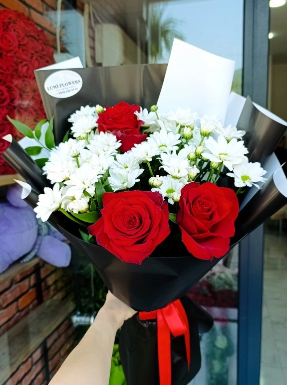 Lumi Red Art Bouquet