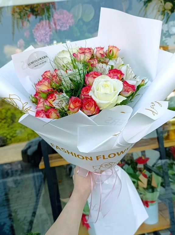Lumi Royal Lily Bouquet