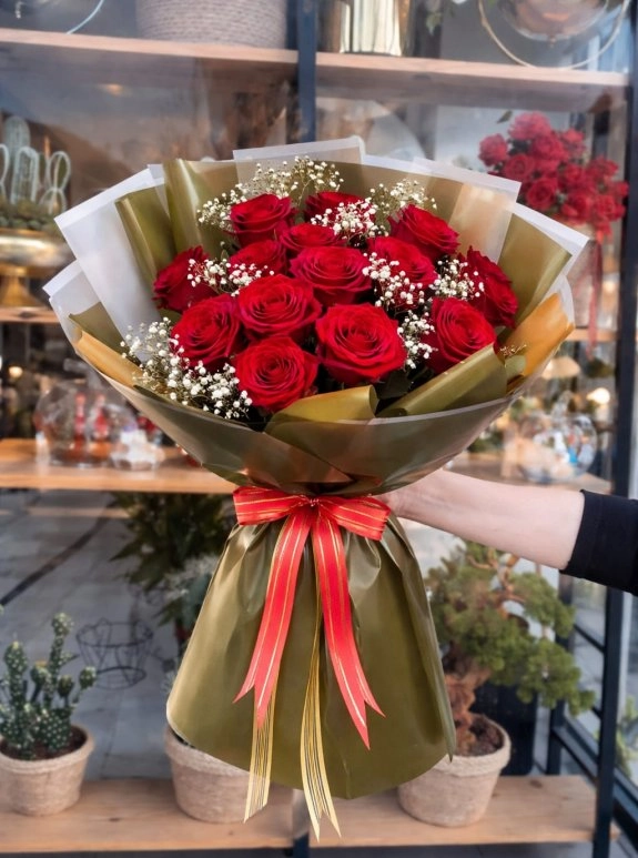 Lumi Royal Red Roses