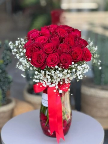 Sonsuz Aşk – 25 Kırmızı Gül Vazoda