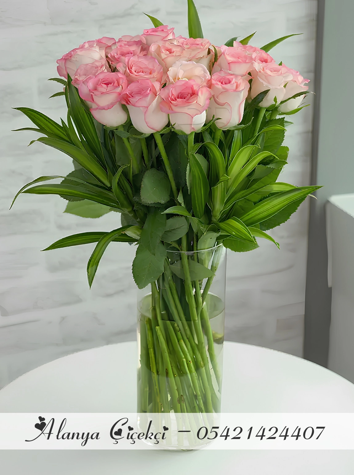 Vazoda 18 Tane Pembe Gül